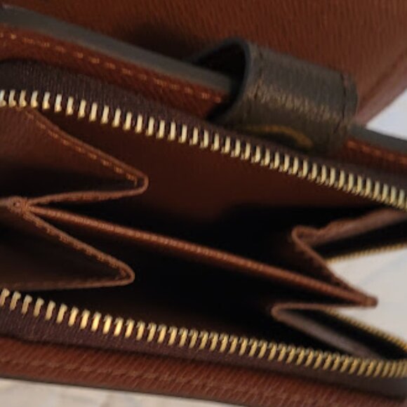 Louis Vuitton Vintage Wallet - Picture 10 of 13